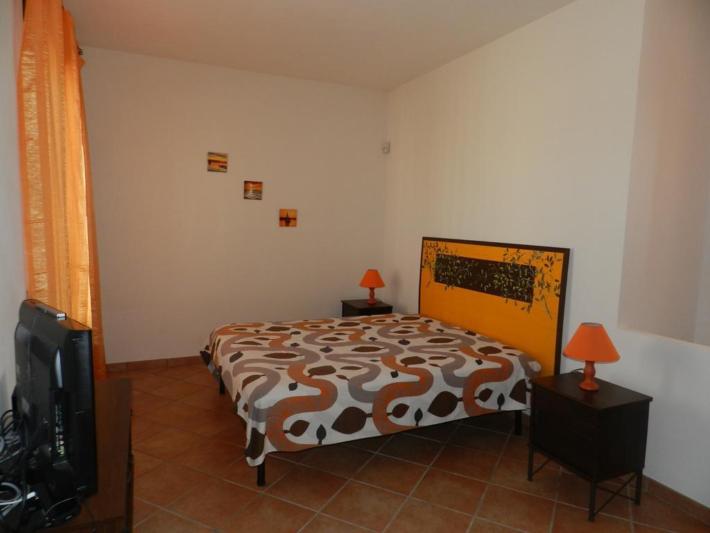 Baglio Olivastro Bed & Breakfast Digerbato Ruang foto